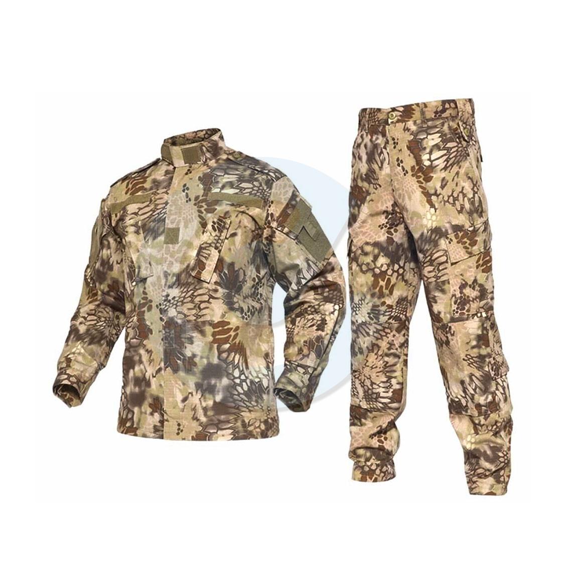 1 Camouflage Uniform in Dark Brown